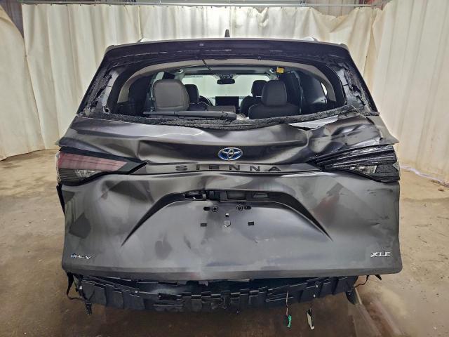 Toyota Sienna Xle Image 8