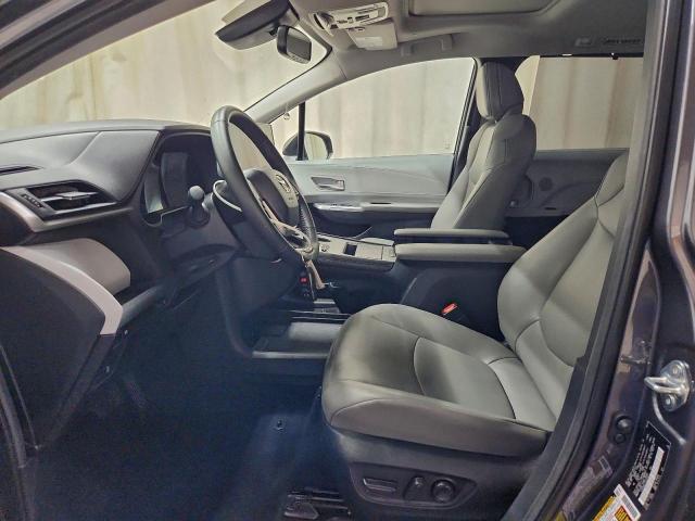 Toyota Sienna Xle Image 10