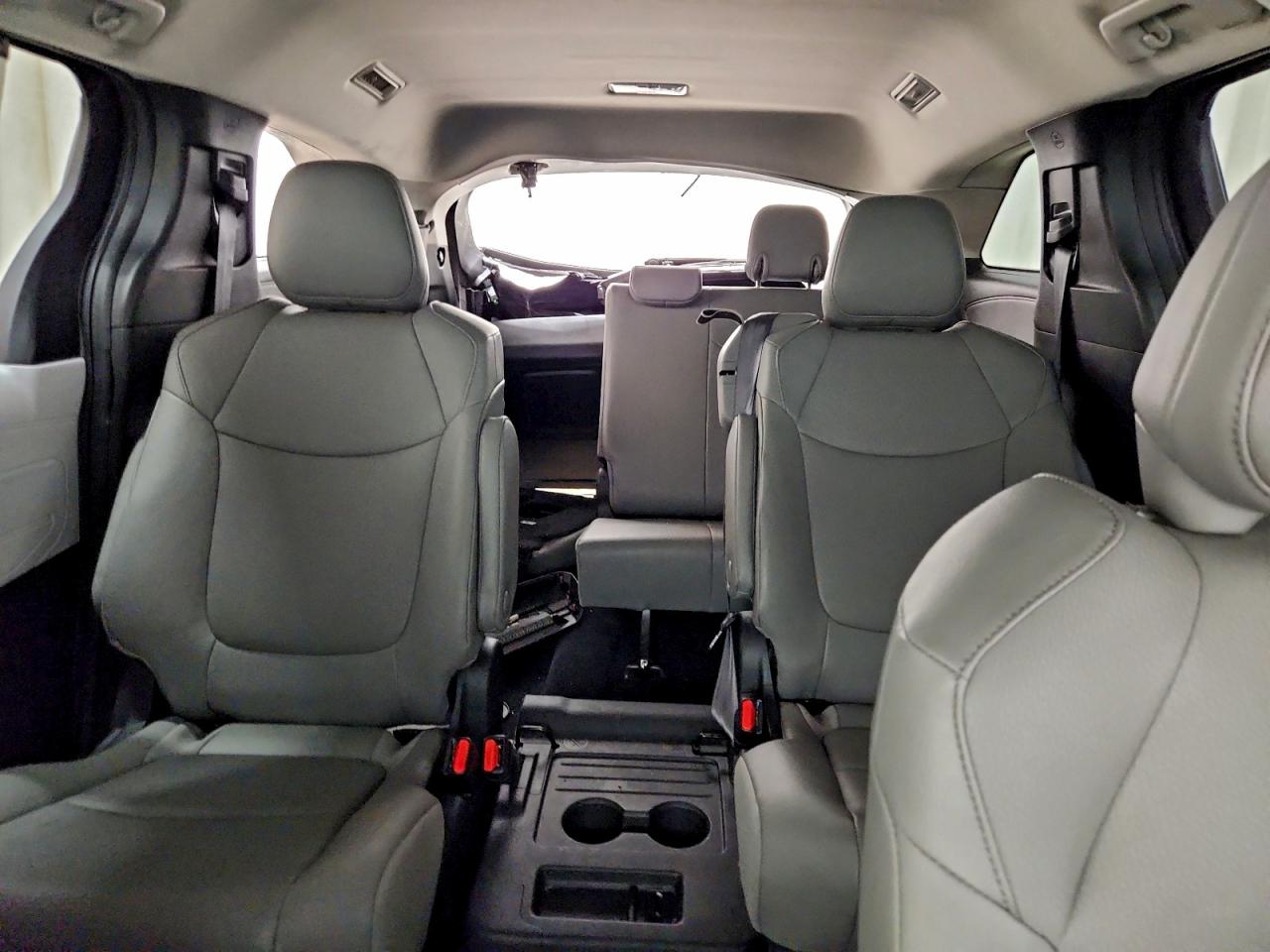 Toyota Sienna Xle Image 11