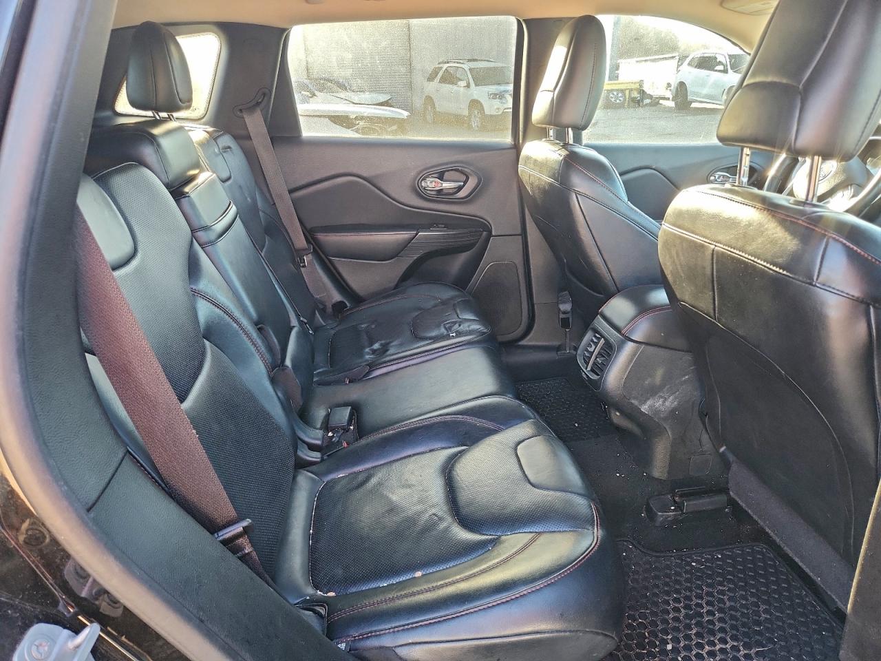 Jeep Cherokee Trailhawk Image 3