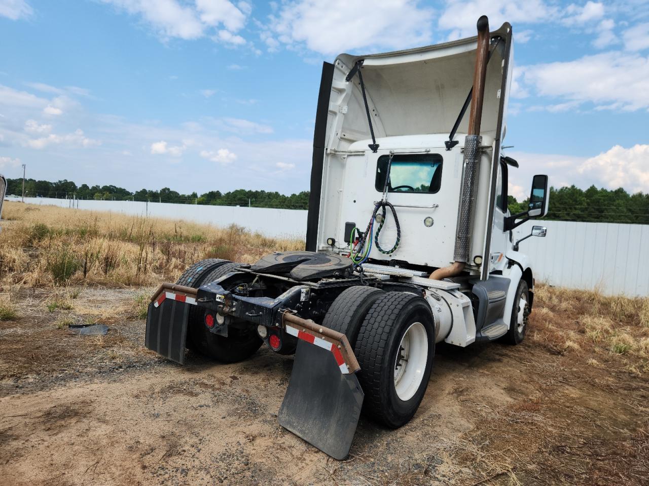 Peterbilt Tractor 579 Image 2
