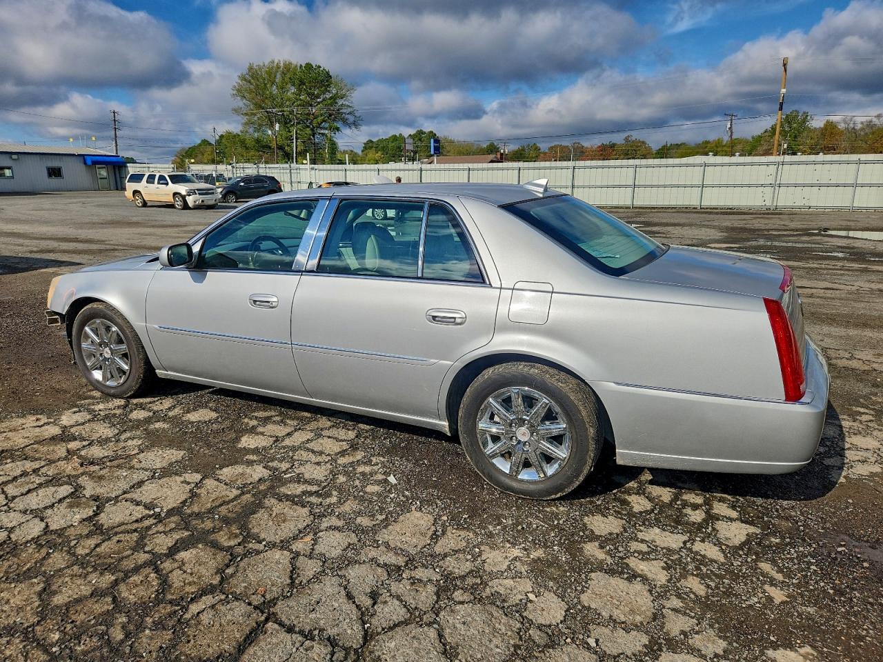 Cadillac DTS Premium Collection Image 3
