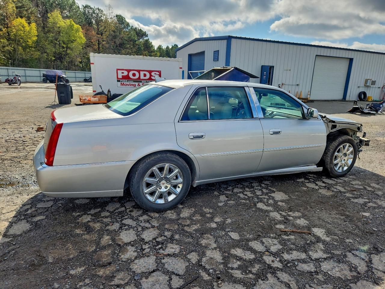 Cadillac DTS Premium Collection Image 4