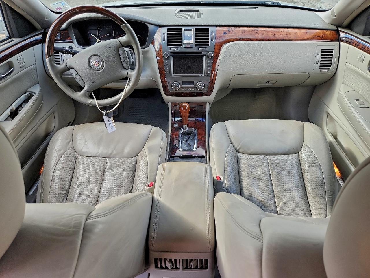 Cadillac DTS Premium Collection Image 11