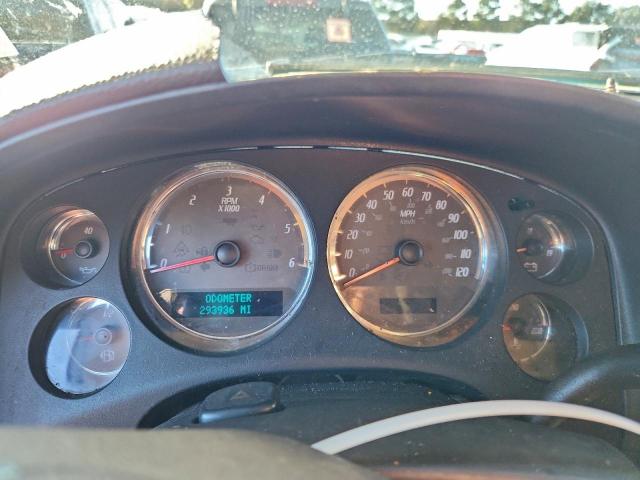 GMC Yukon Denali Image 12