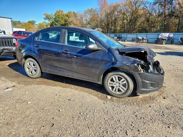 Chevrolet Sonic Lt Image 9