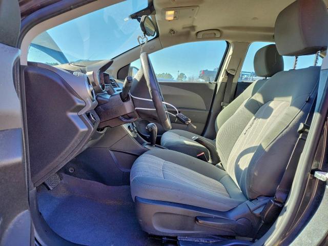 Chevrolet Sonic Lt Image 5