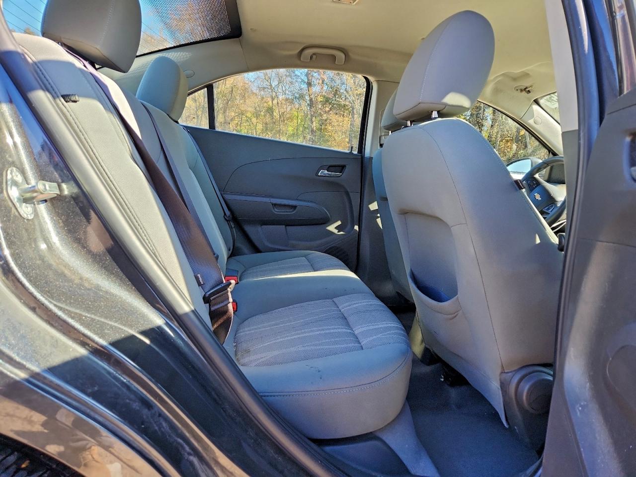 Chevrolet Sonic Lt Image 11