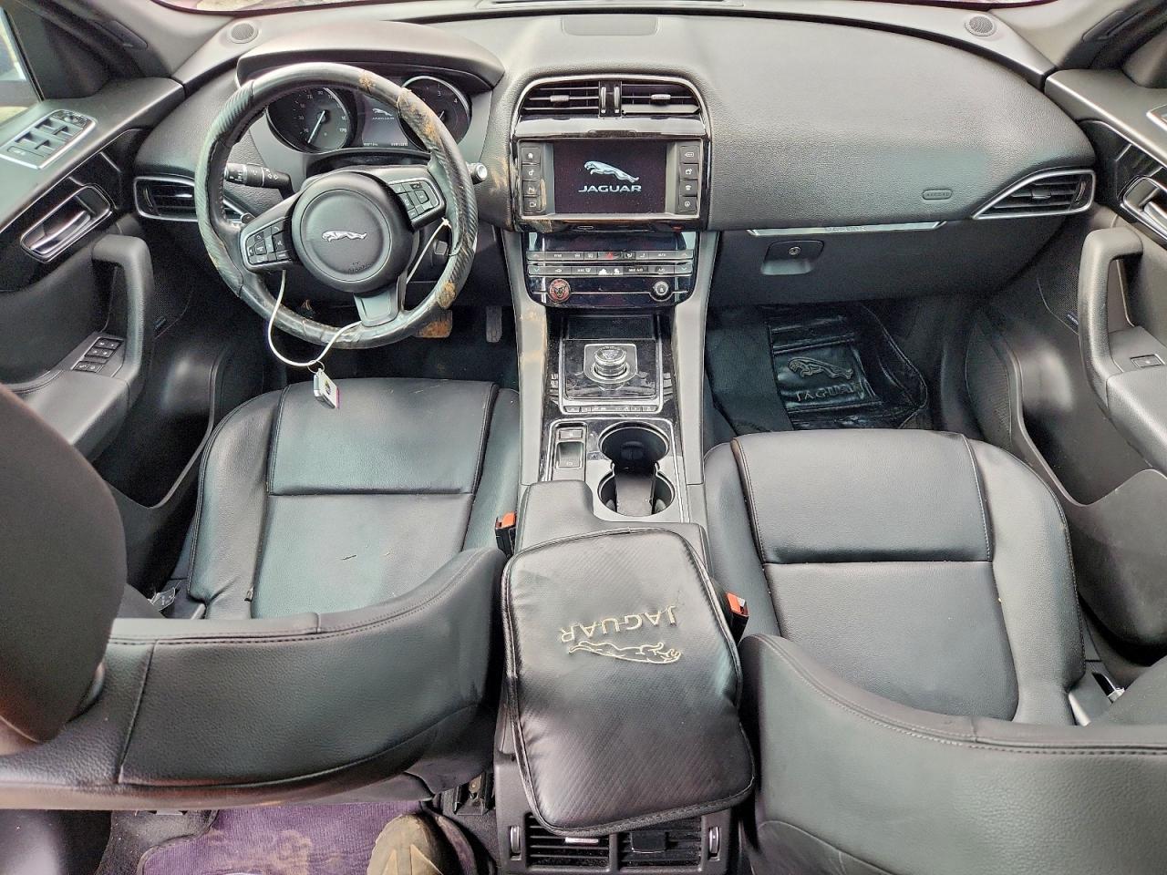 Jaguar F-PACE Premium Image 4