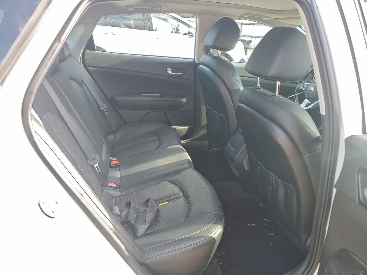 Kia Optima Lx Image 8