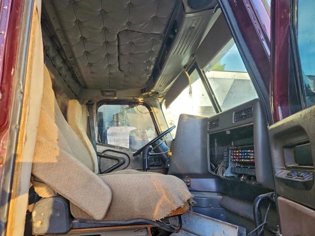 International 9900i Trac 9400i Image 3