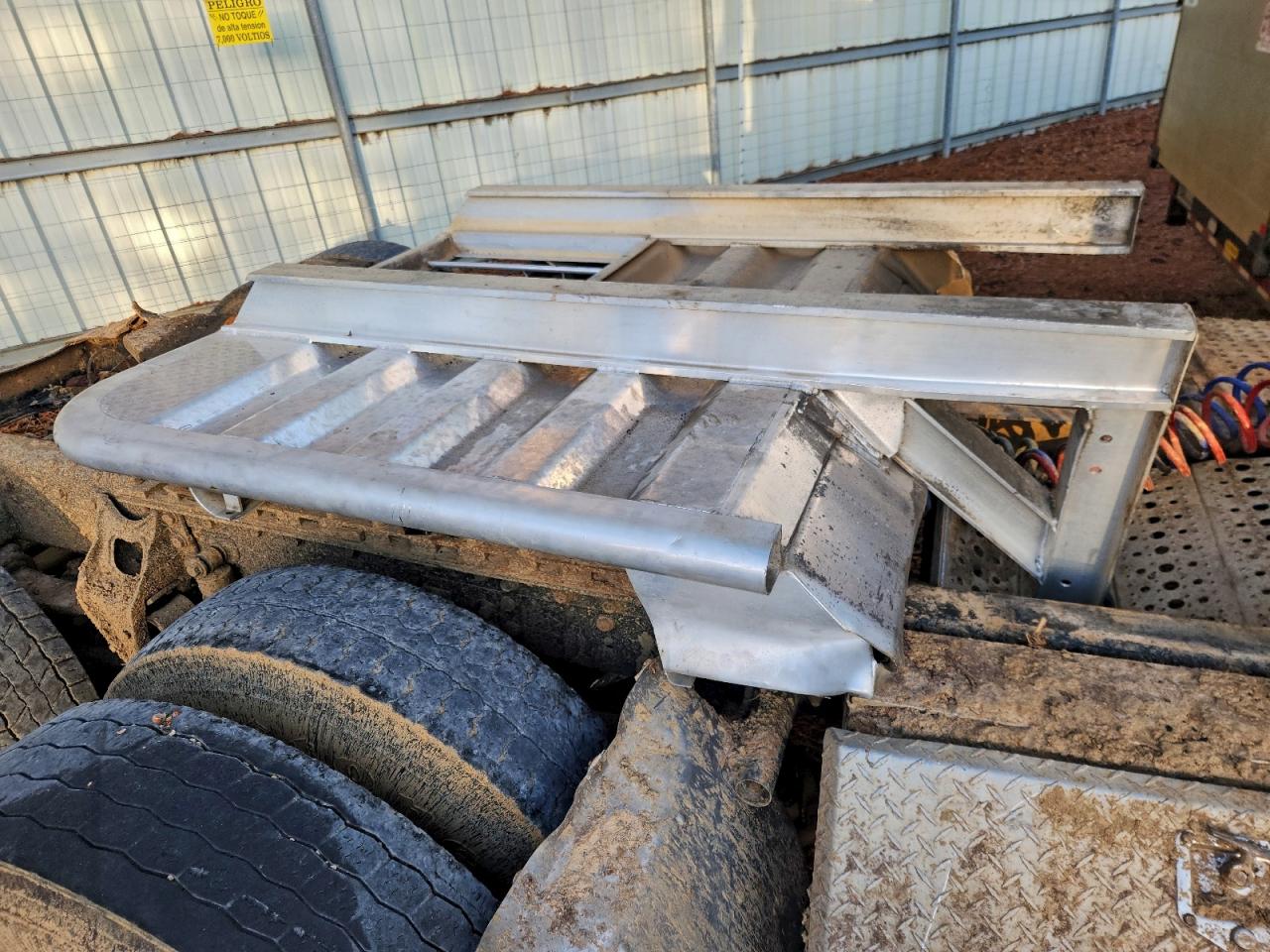 International 9900i Trac 9400i Image 10