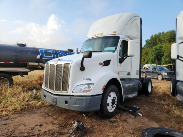 Peterbilt Tractor 579 Image 10