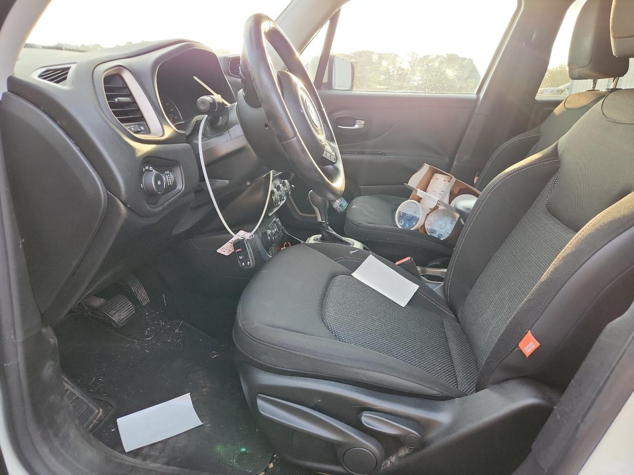 Jeep Renegade Latitude Image 2