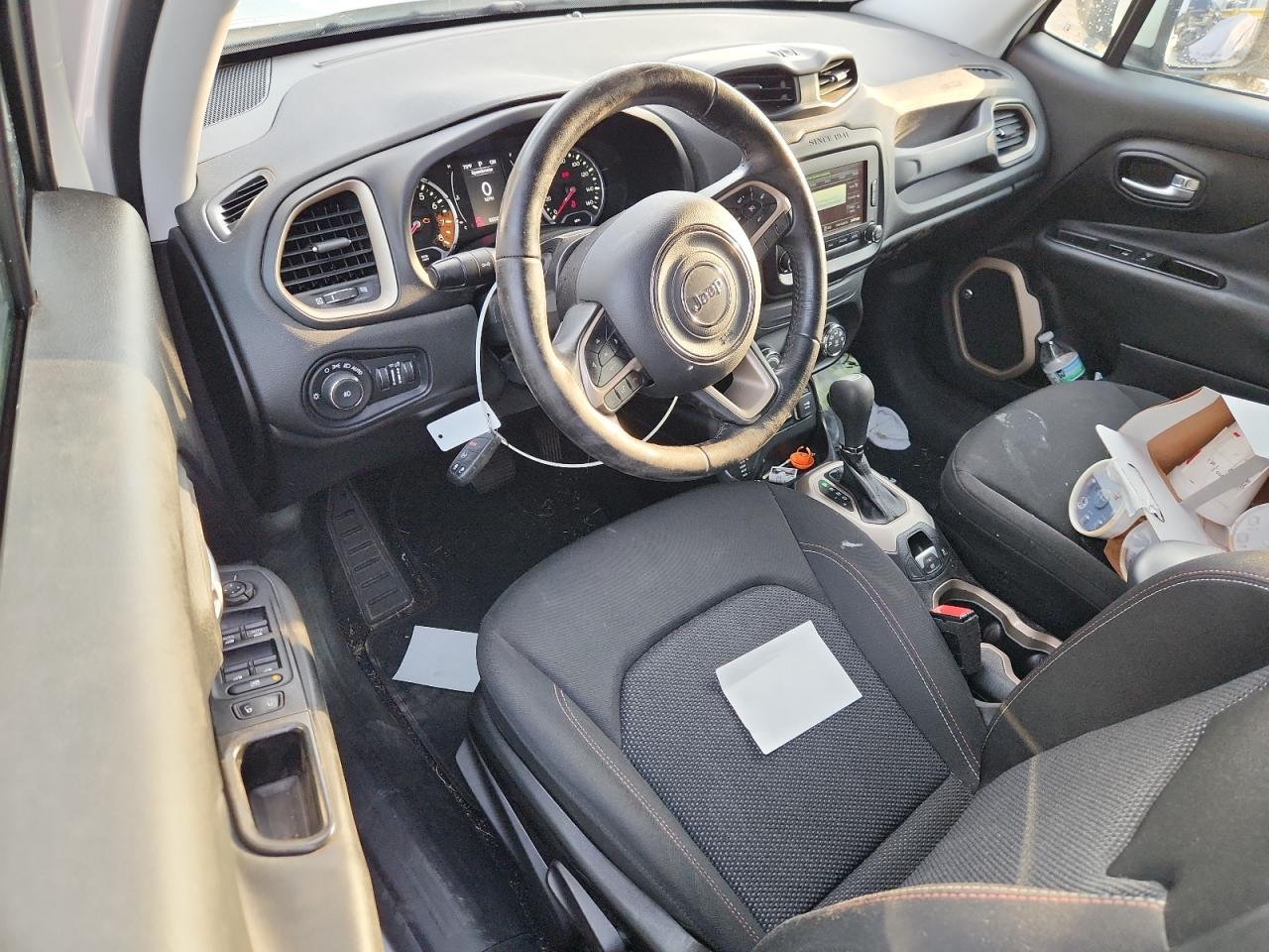 Jeep Renegade Latitude Image 8