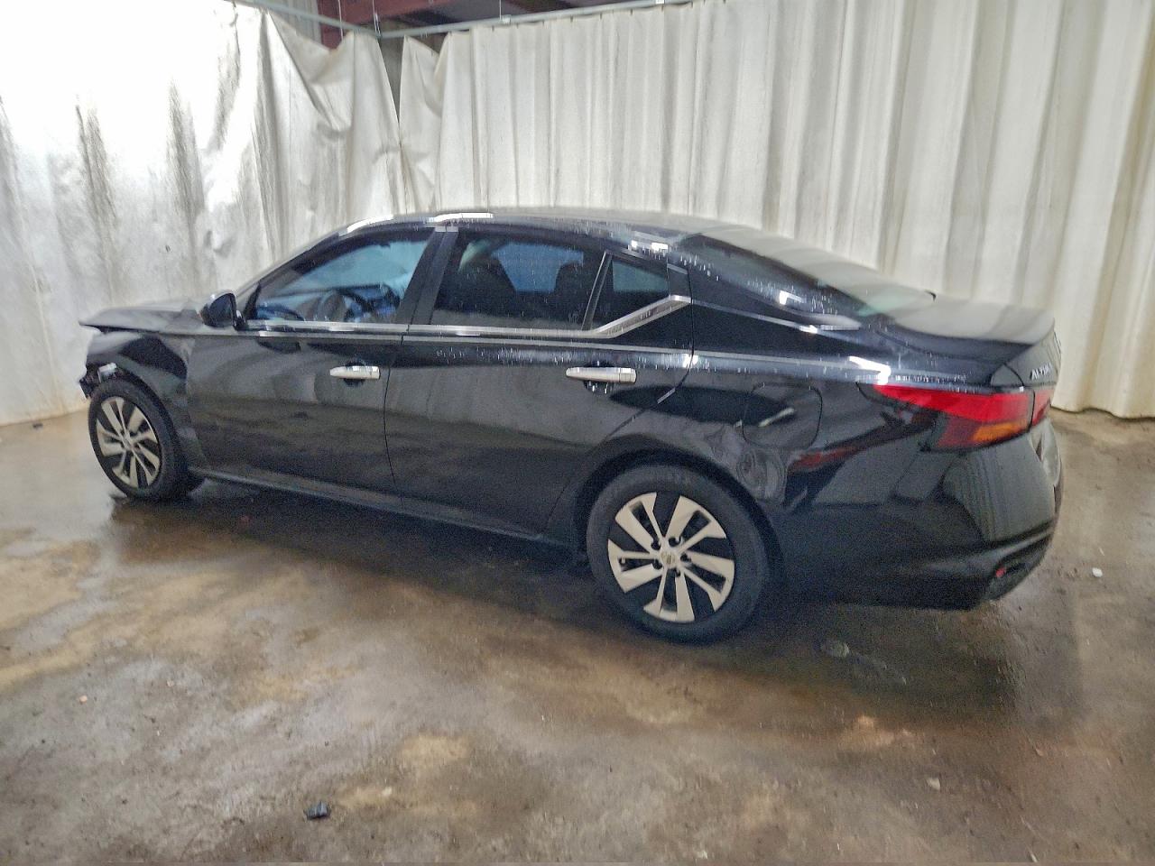 Nissan Altima S Image 2