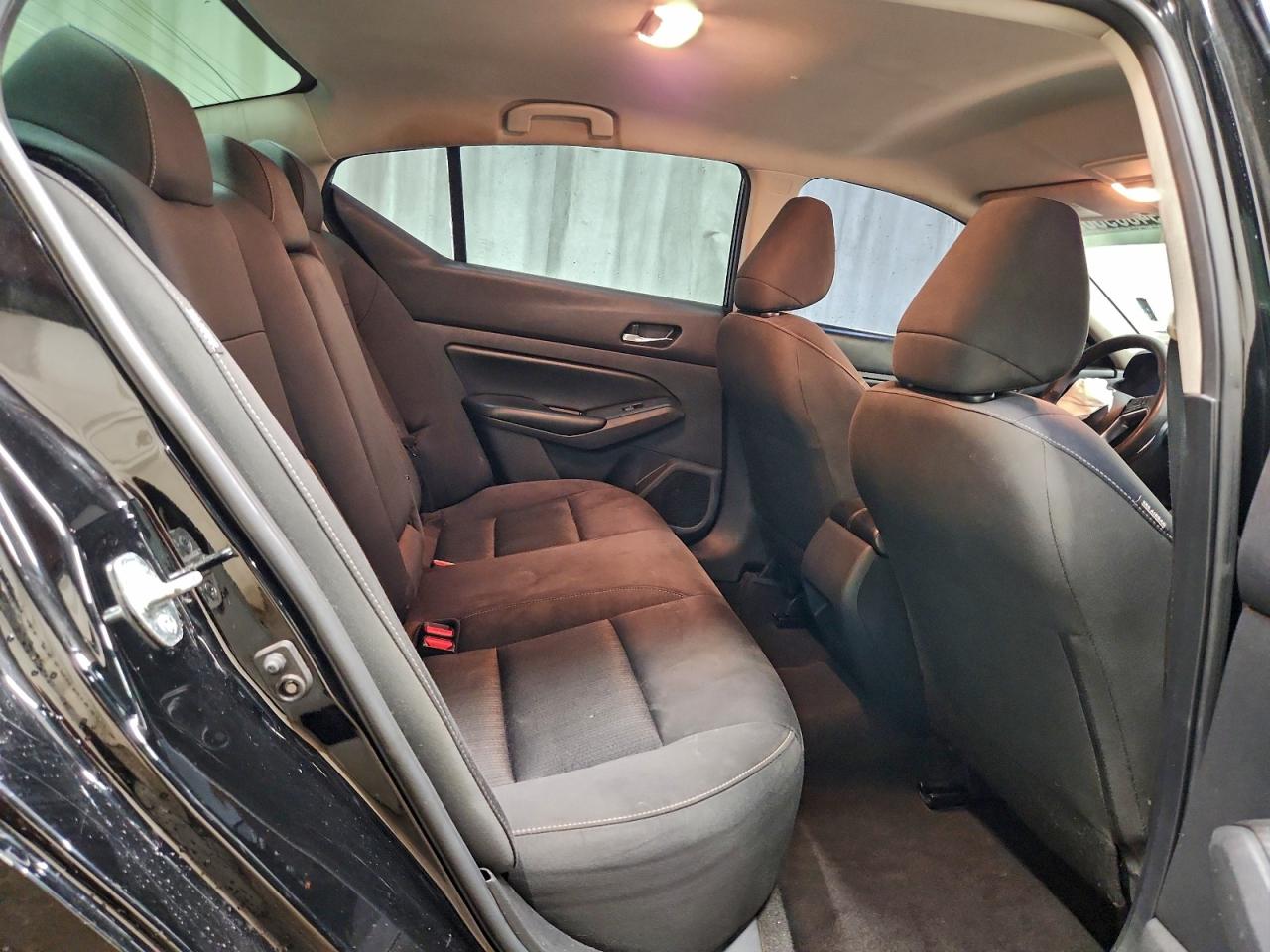 Nissan Altima S Image 10