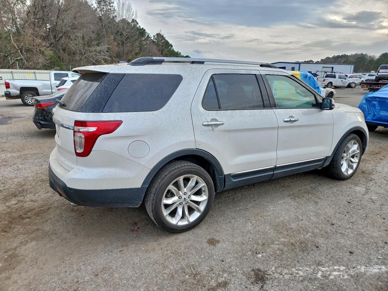 Ford Explorer Limited Image 4