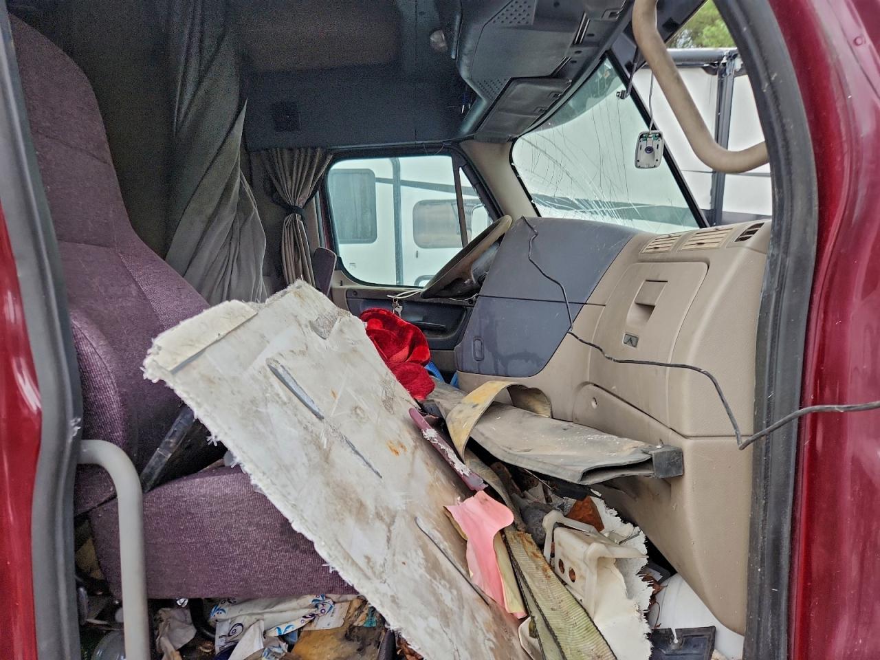 Freightliner Cascadia 1 Image 2