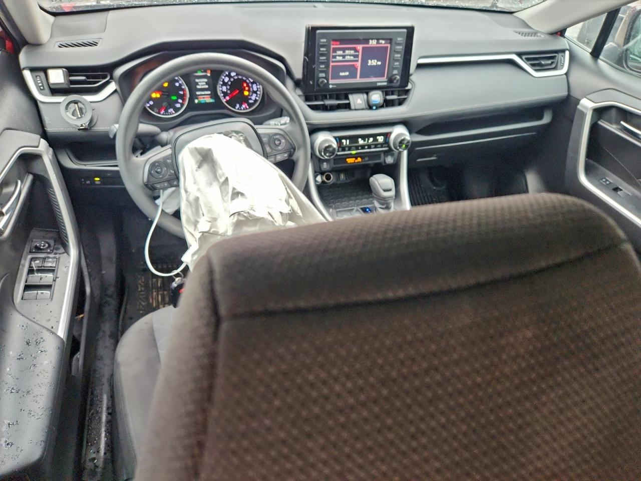 Toyota RAV4 Xle Image 4