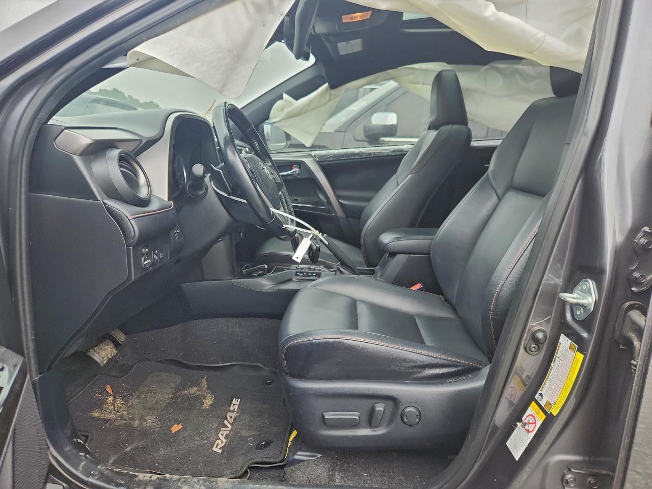 Toyota RAV4 Se Image 3