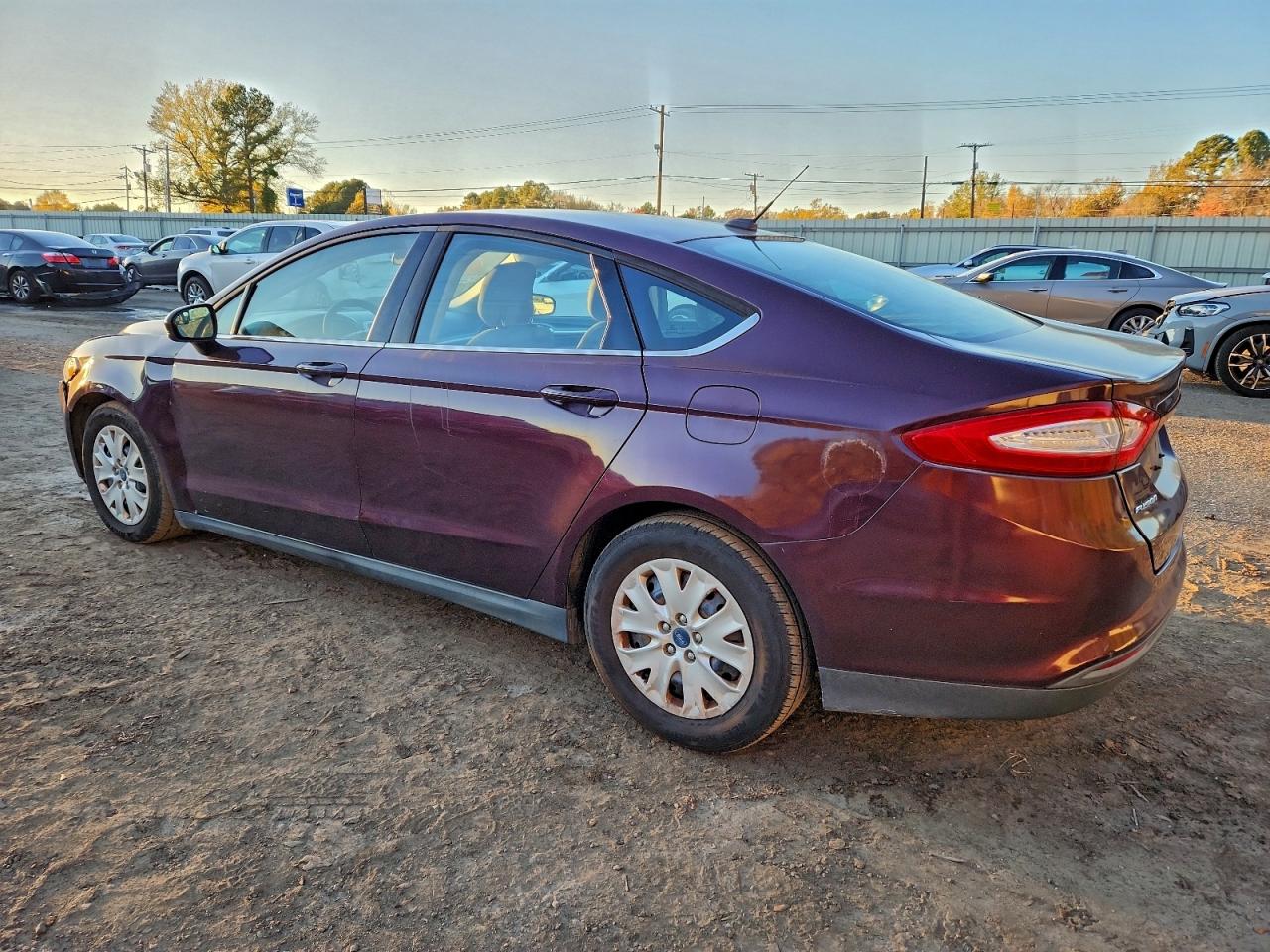 Ford Fusion S Image 2