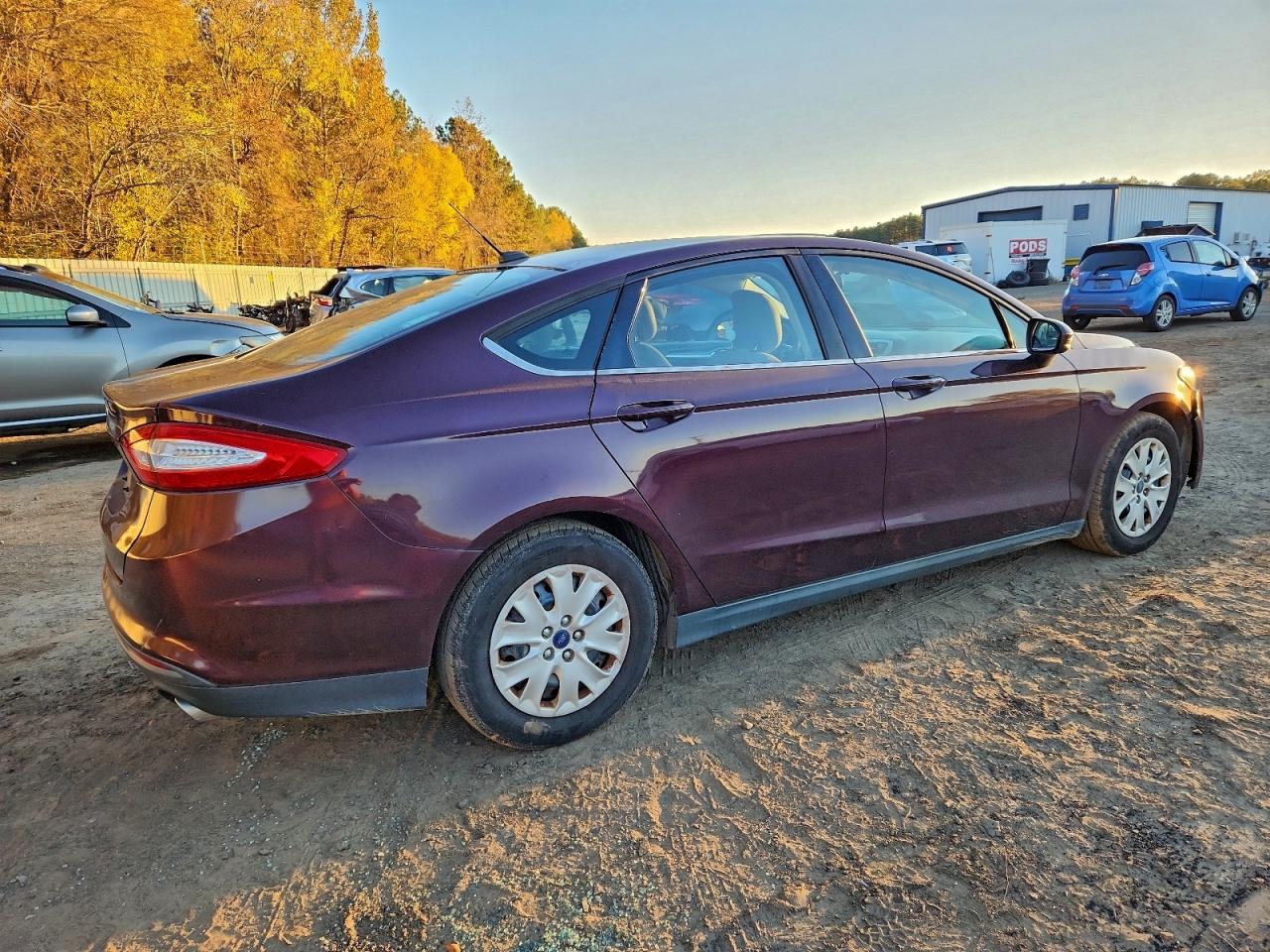 Ford Fusion S Image 6