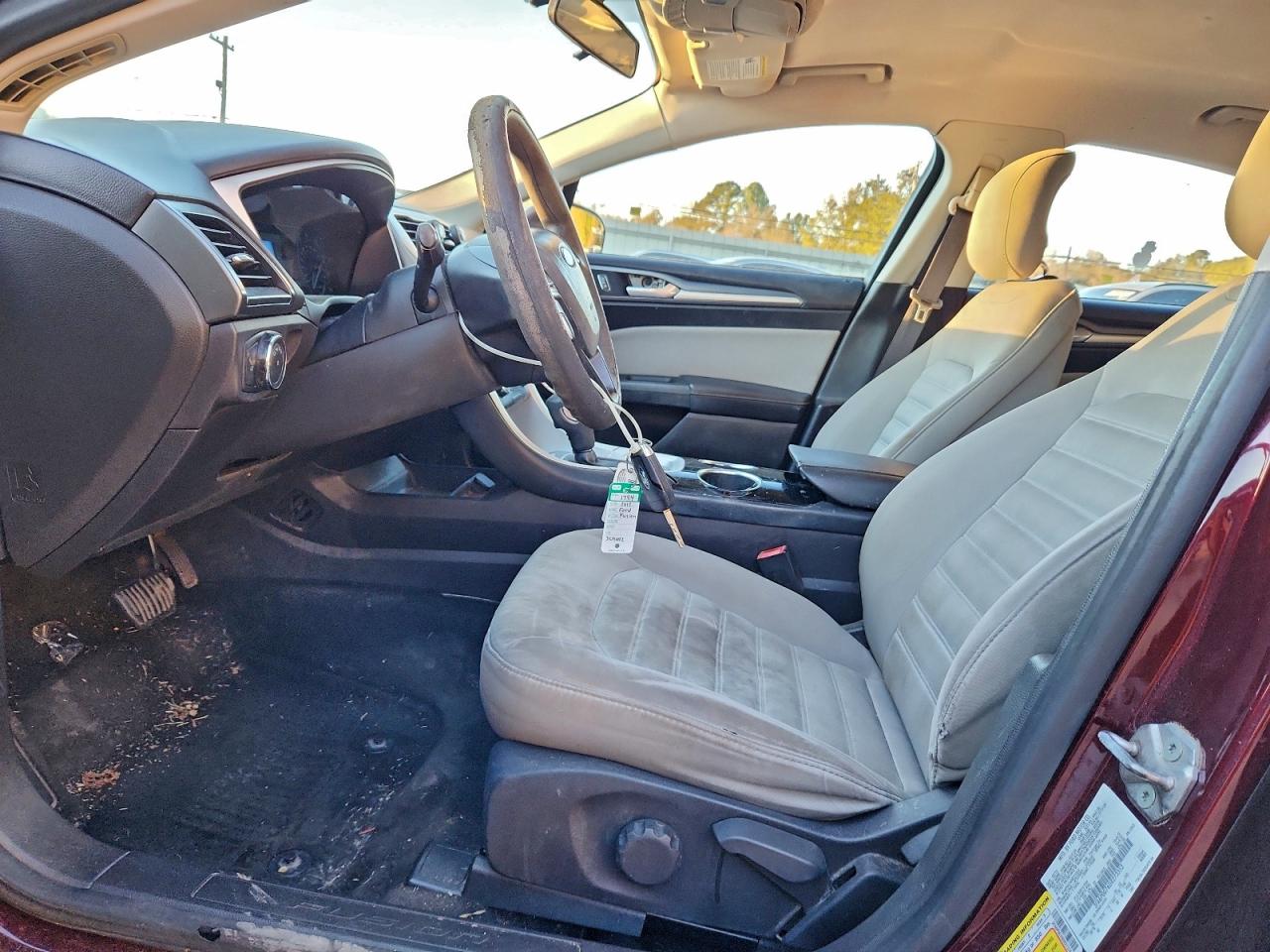 Ford Fusion S Image 5