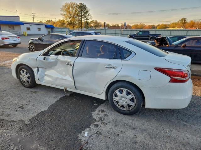 Nissan Altima 2.5 Image 2