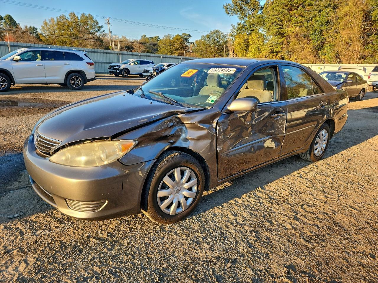 Toyota Camry Le Image 1