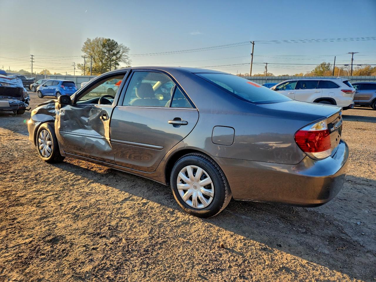 Toyota Camry Le Image 8