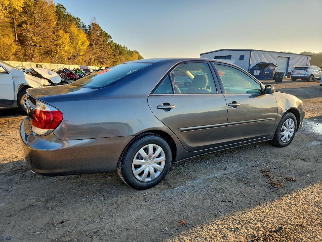 Toyota Camry Le Image 7