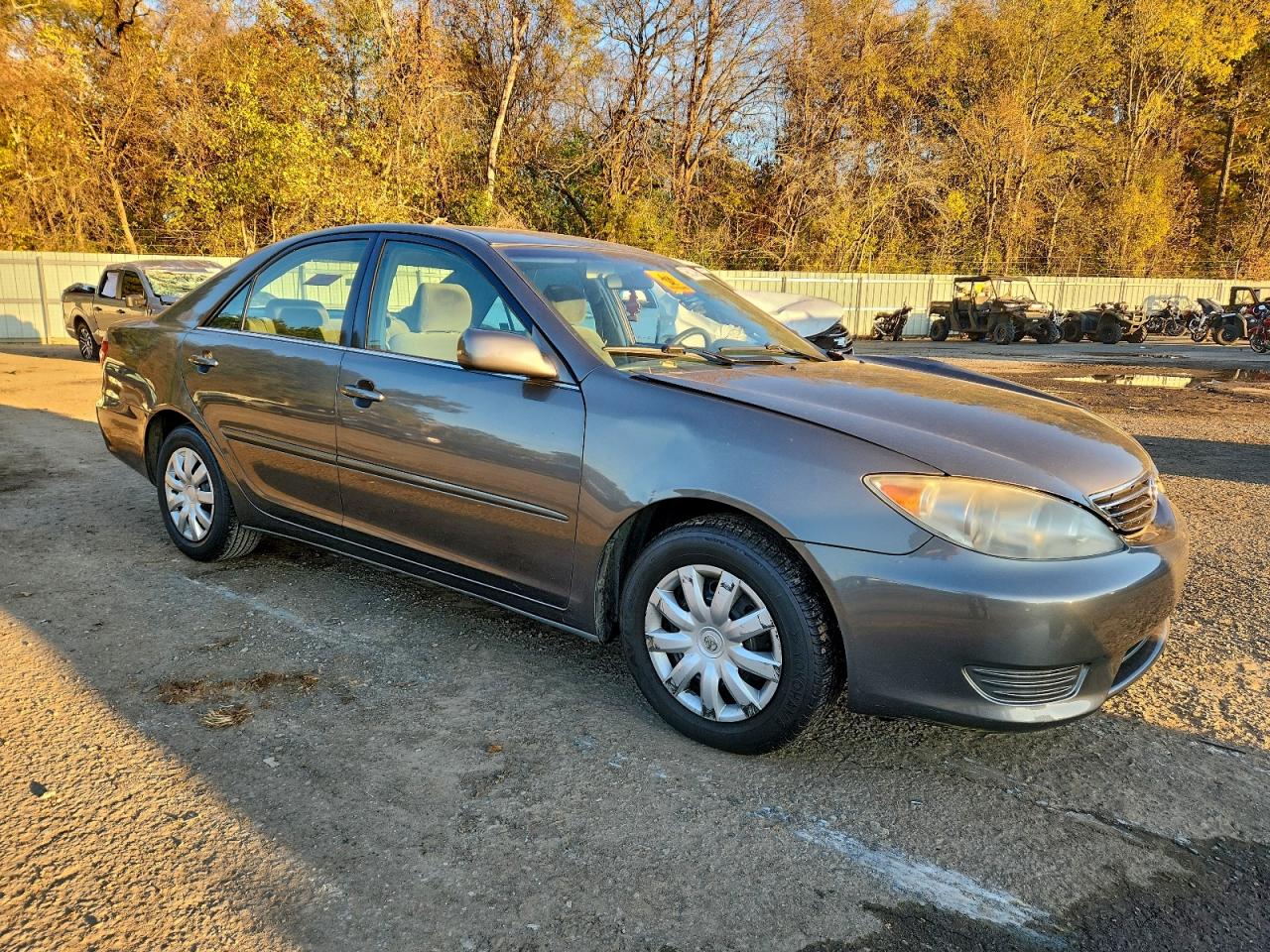 Toyota Camry Le Image 9