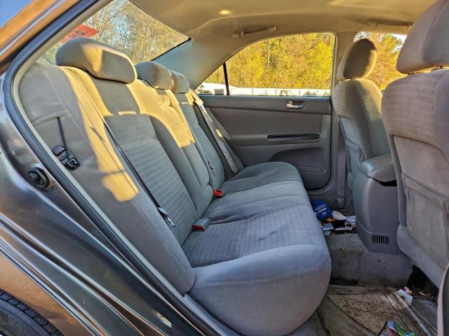 Toyota Camry Le Image 4