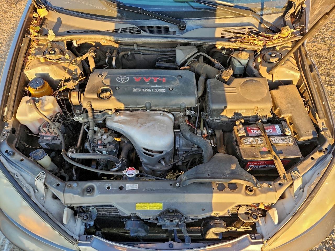 Toyota Camry Le Image 11