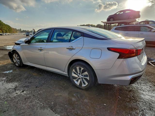 Nissan Altima S Image 2