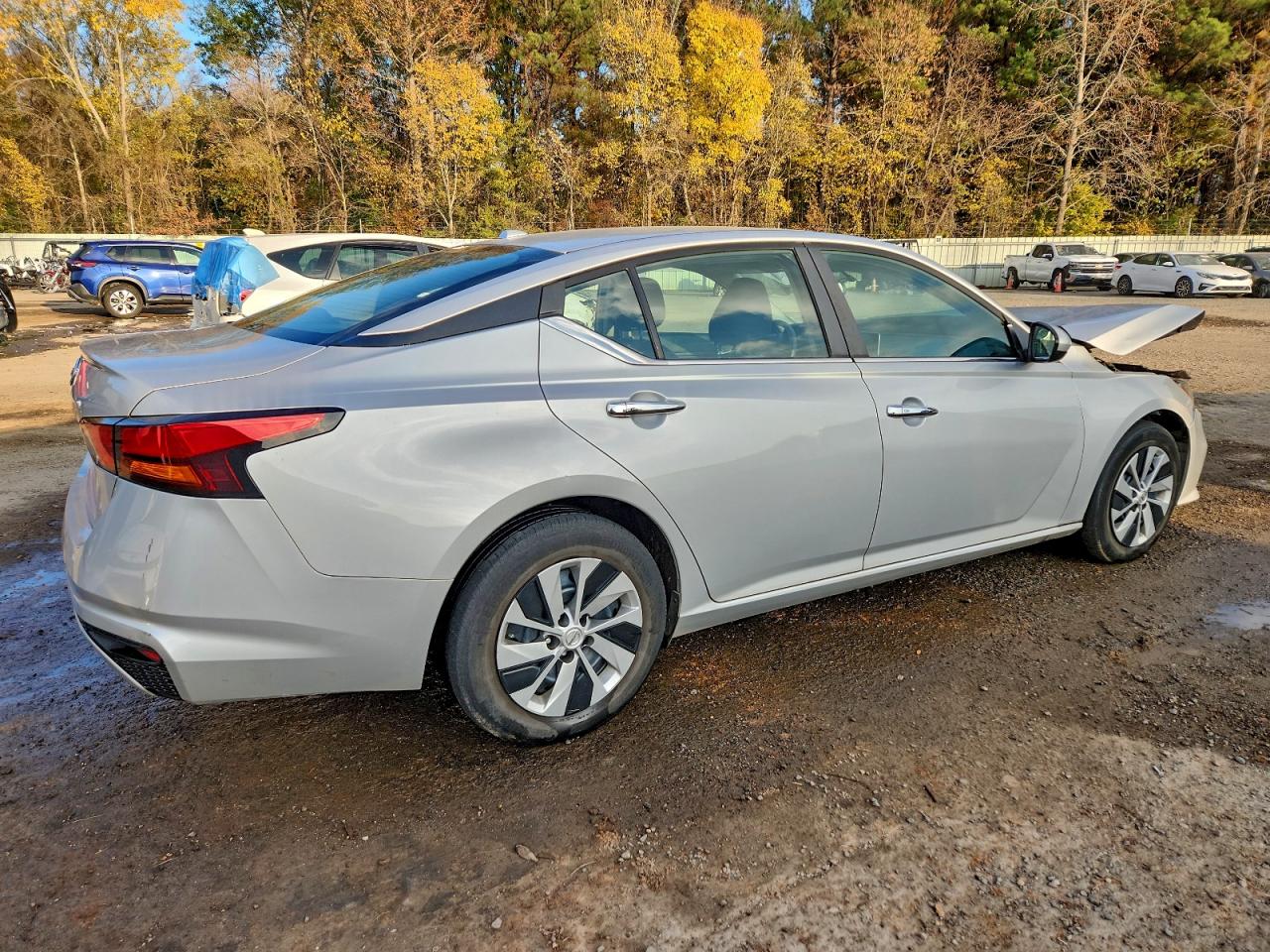 Nissan Altima S Image 8