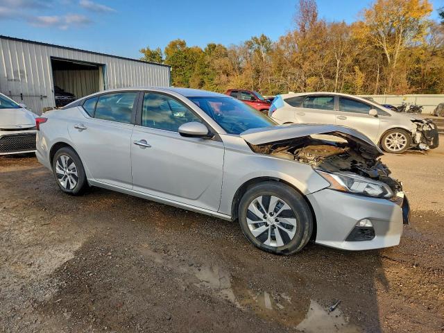 Nissan Altima S Image 3