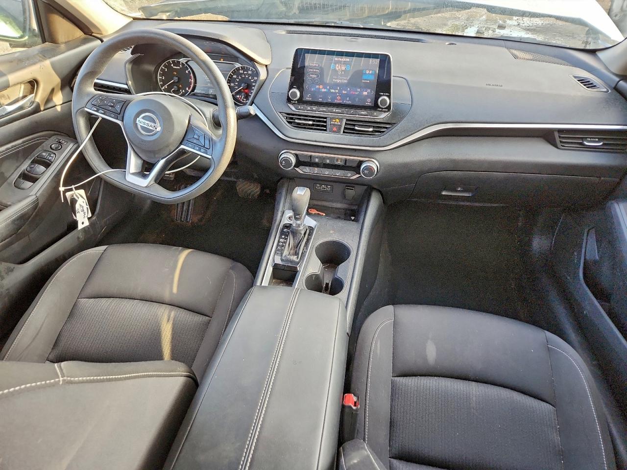 Nissan Altima S Image 4