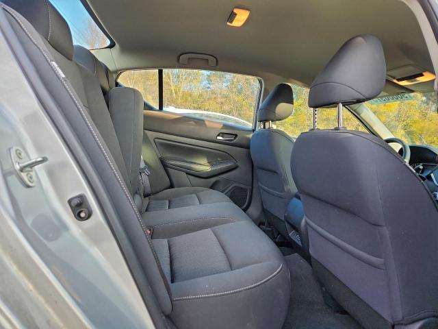 Nissan Altima S Image 10