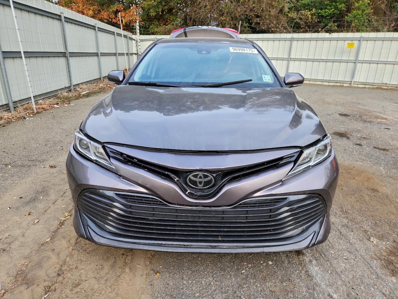 Toyota Camry Le Image 7