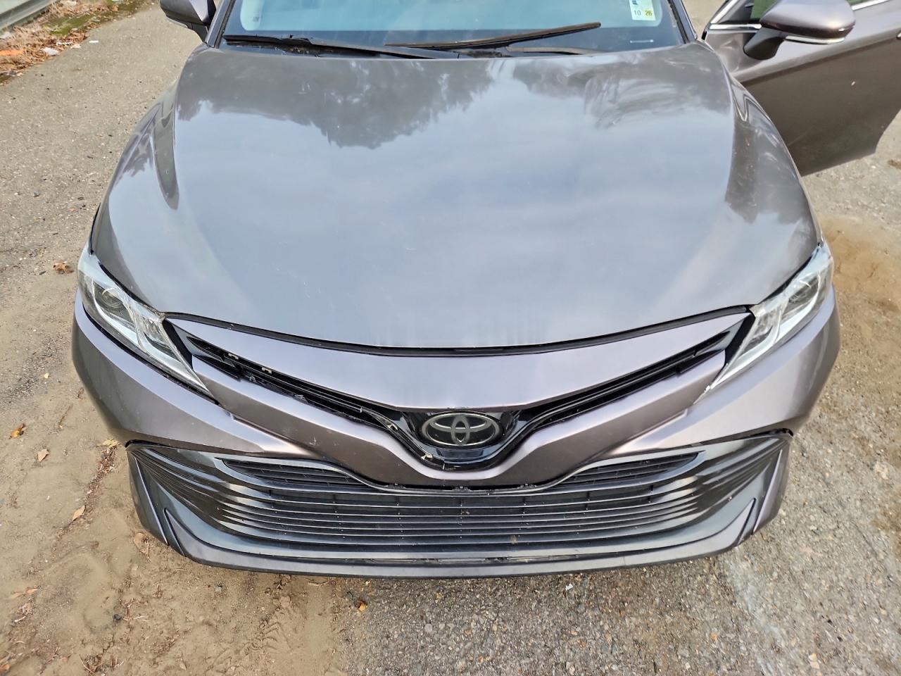 Toyota Camry Le Image 2