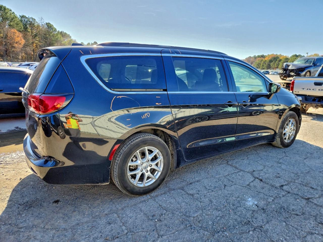 Chrysler Minivan Lxi Image 2