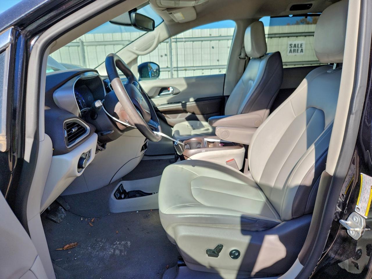 Chrysler Minivan Lxi Image 6