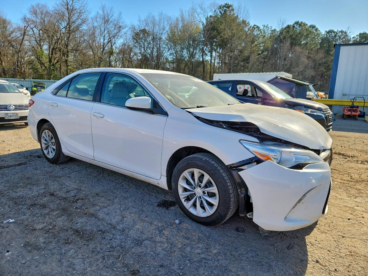Toyota Camry Le Image 4