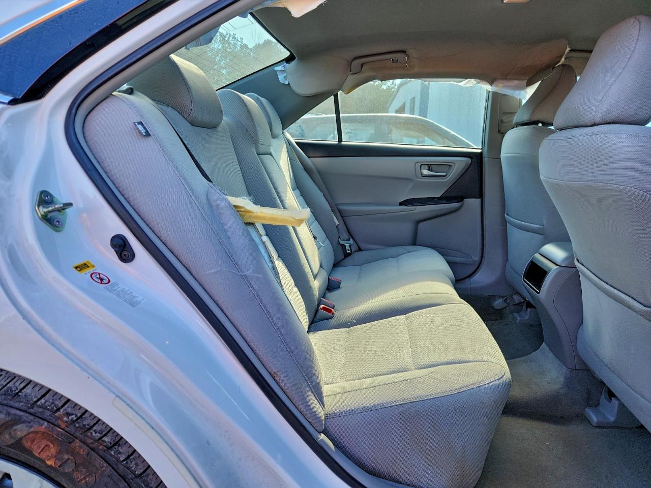 Toyota Camry Le Image 7