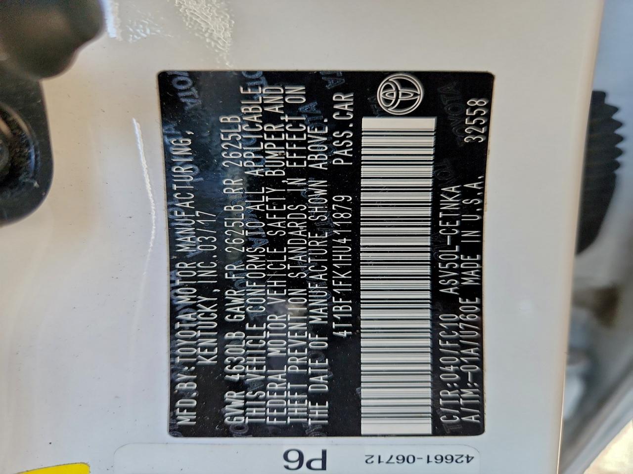 Toyota Camry Le Image 10