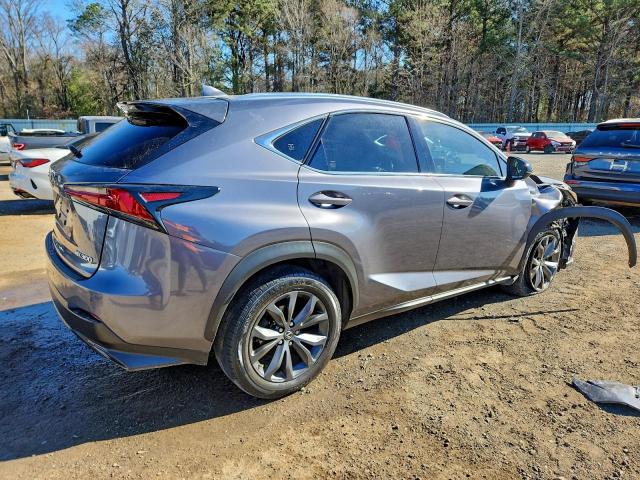 Lexus NX 300 Base Image 12