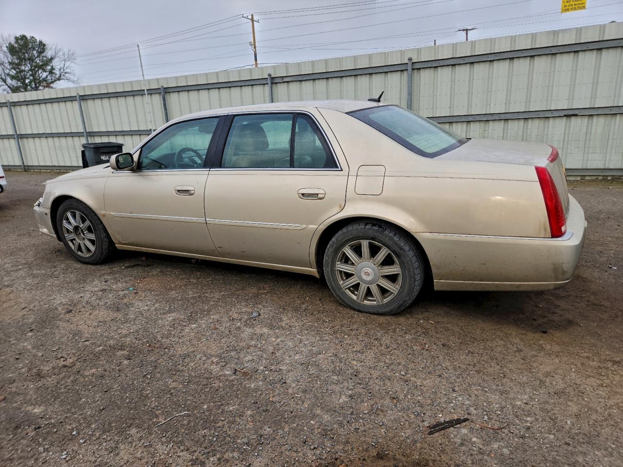 Cadillac DTS Image 10