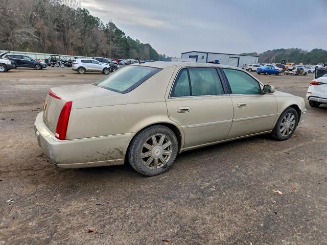 Cadillac DTS Image 11